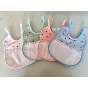 Babetes com cora&ccedil;&otilde;es para pintar 